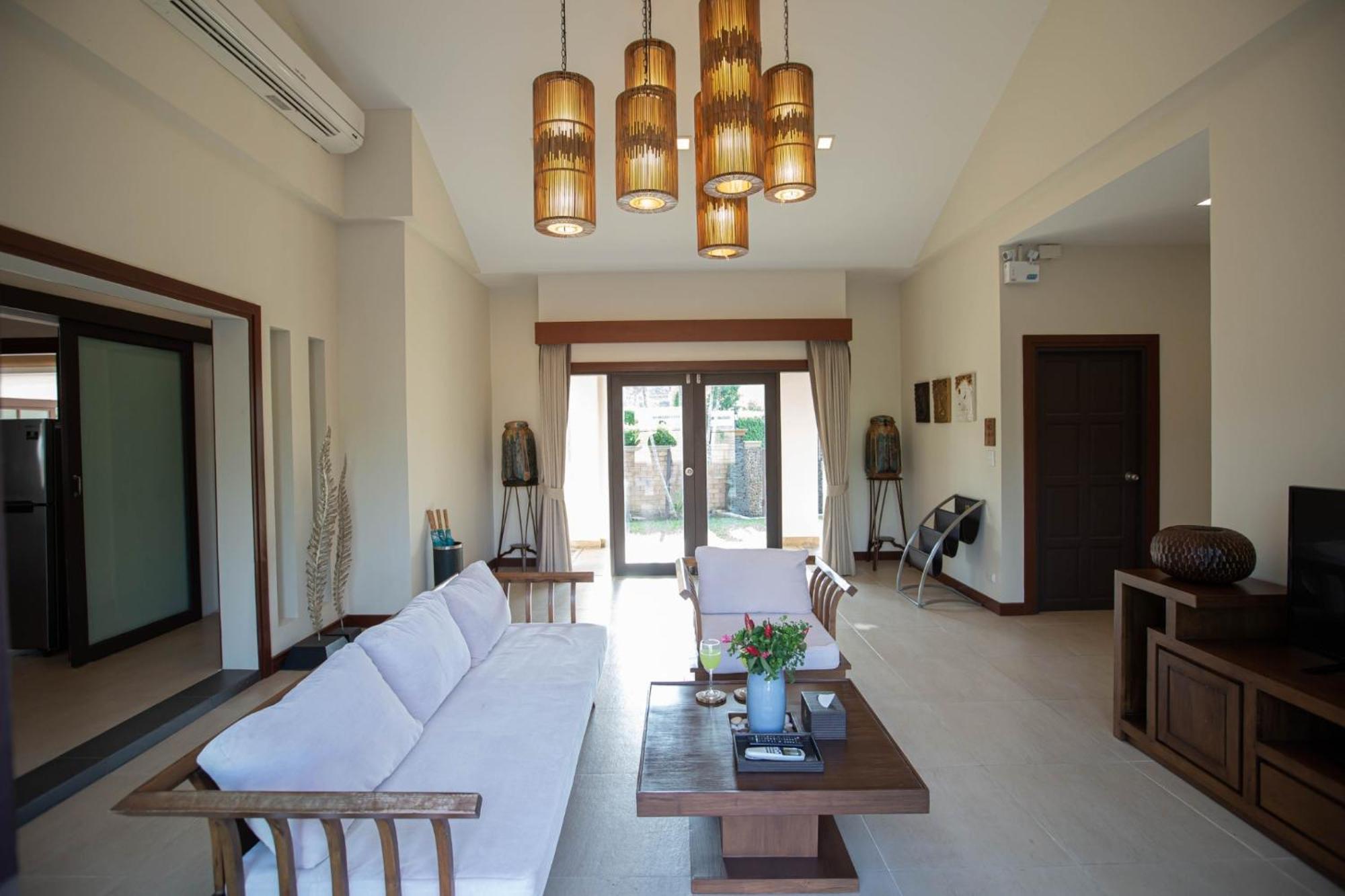 Ozone Villa Phuket Pa Khlok Exterior foto