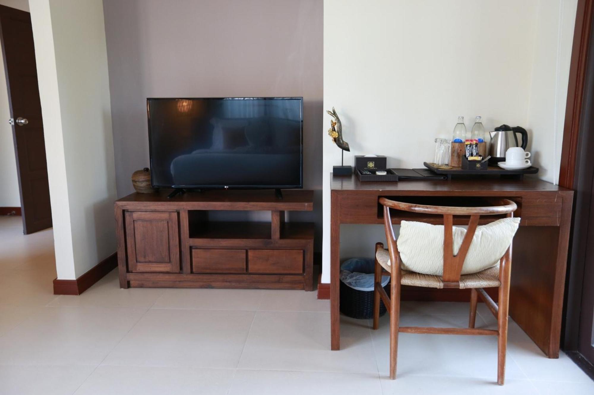Ozone Villa Phuket Pa Khlok Exterior foto